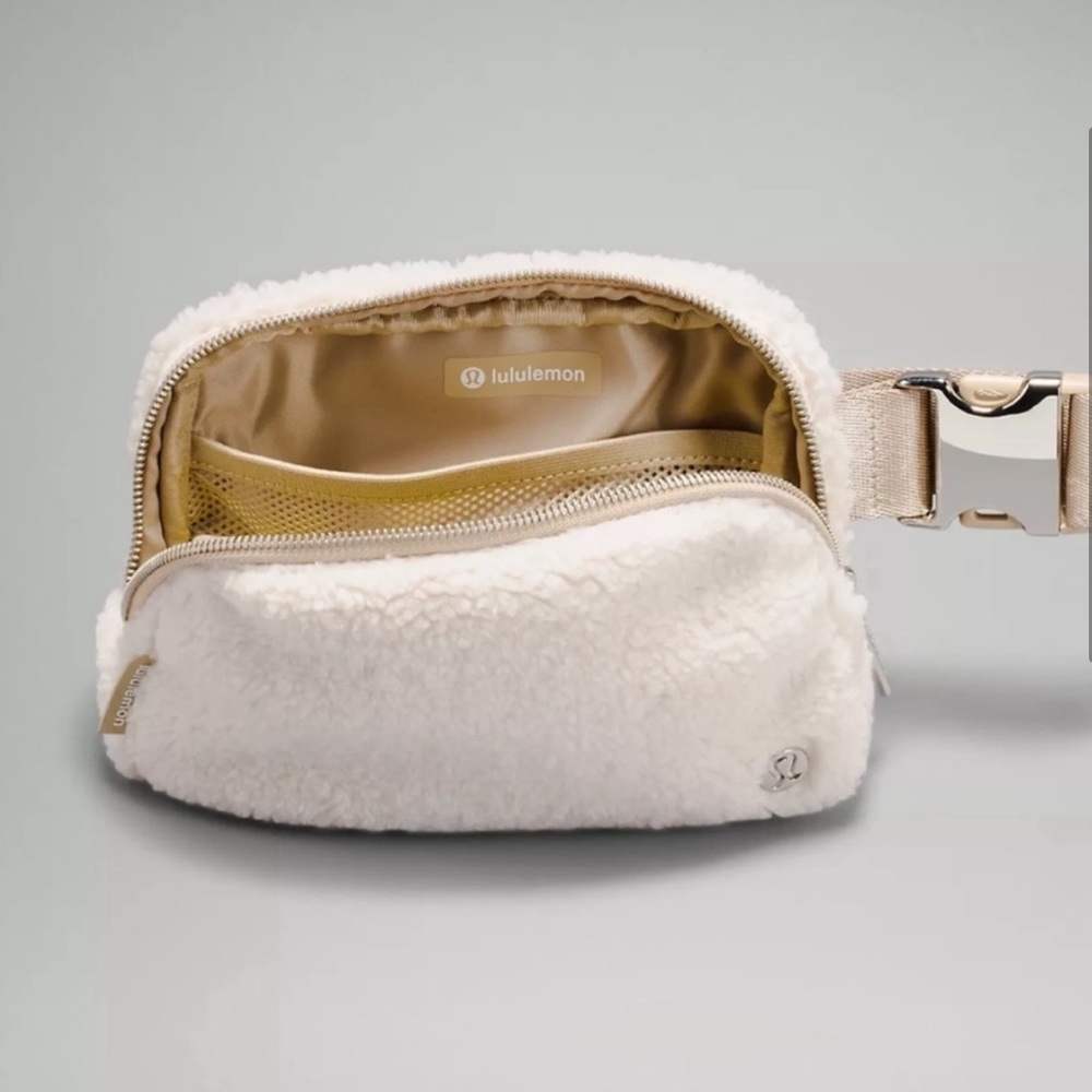 Lululemon Everywhere Fleece Belt Bag in
Natural Ivory/ Trench NWT